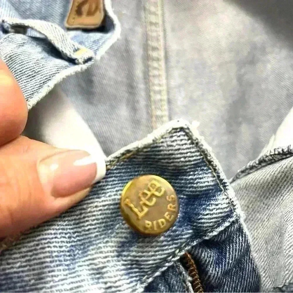 Vintage Lee 90’s Light Wash Super High Waist Bareback Tapered “Mom” Ankle Jeans - Picture 11 of 15